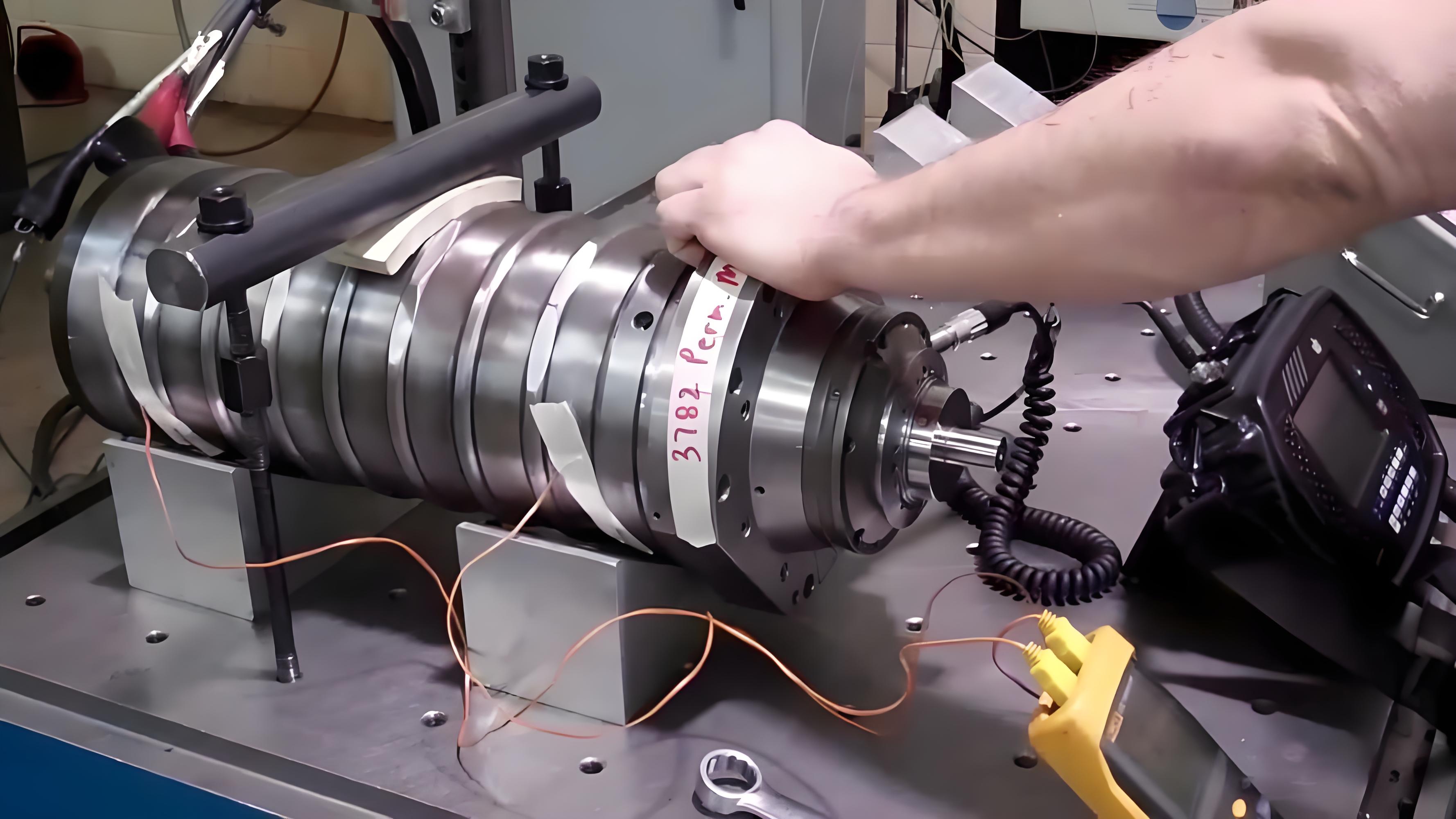 在大隈機床主軸維修現場，忙碌有序